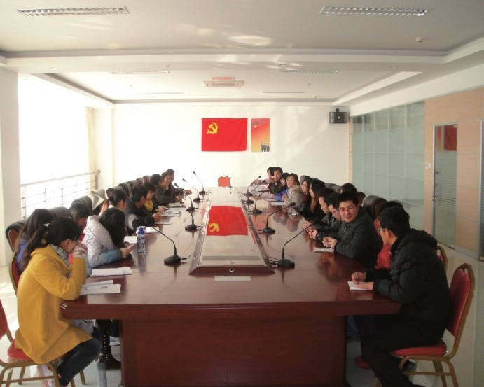 黨旗下，我們莊嚴宣誓